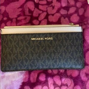 Micheal Kors Hand wallet